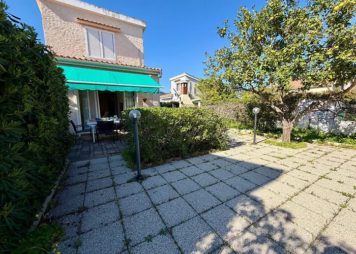 Duplex Climatise Proche Avec Terrasse Борго